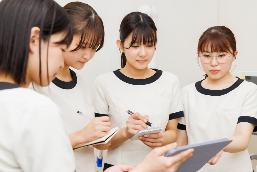 抜群のチームワーク <small>先輩がマンツーマンで指導</small>